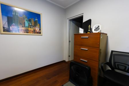 Casa de condomínio à venda com 220m², 4 quartos e 2 vagas Casa de condomínio à venda com 220m², 4 quartos e 2 vagasEscritório