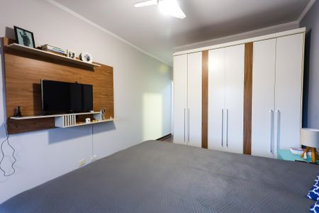 Casa de condomínio à venda com 220m², 4 quartos e 2 vagas Casa de condomínio à venda com 220m², 4 quartos e 2 vagas Suíte