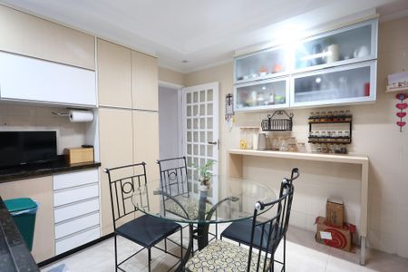 Casa de condomínio à venda com 220m², 4 quartos e 2 vagas Casa de condomínio à venda com 220m², 4 quartos e 2 vagascozinha