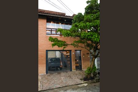Casa de condomínio à venda com 220m², 4 quartos e 2 vagas Casa de condomínio à venda com 220m², 4 quartos e 2 vagasVista