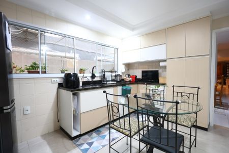 Casa de condomínio à venda com 220m², 4 quartos e 2 vagas Casa de condomínio à venda com 220m², 4 quartos e 2 vagascozinha