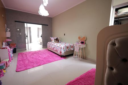 Casa à venda com 250m², 5 quartos e 2 vagasQuarto Suíte