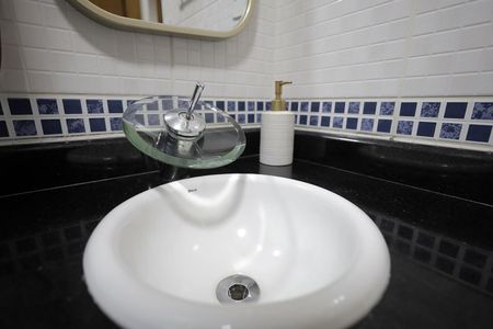 Casa à venda com 250m², 5 quartos e 2 vagasBanheiro 1