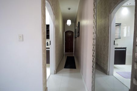 Casa à venda com 250m², 5 quartos e 2 vagasCorredor