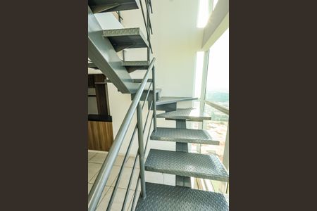 Apartamento para alugar com 155m², 4 quartos e 3 vagas Apartamento para alugar com 155m², 4 quartos e 3 vagasEscadaria