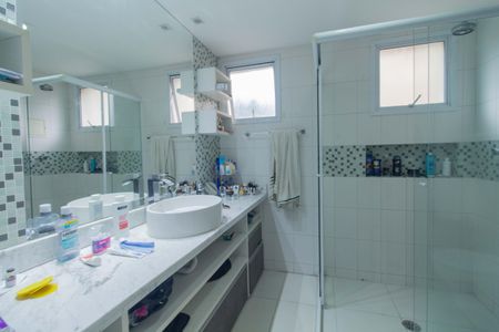 Apartamento para alugar com 144m², 4 quartos e 2 vagas Apartamento para alugar com 144m², 4 quartos e 2 vagasBanheiro da Suíte 1