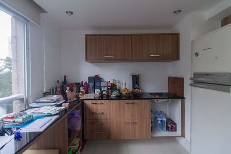 Apartamento para alugar com 144m², 4 quartos e 2 vagas Apartamento para alugar com 144m², 4 quartos e 2 vagasVaranda