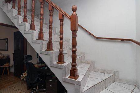 Casa à venda com 117m², 3 quartos e 3 vagasEscada