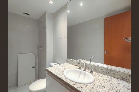 Apartamento à venda com 273m², 4 quartos e 3 vagasBanheiro social