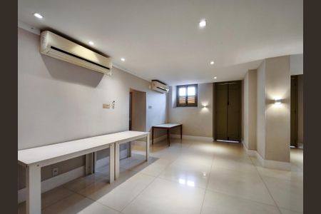 Apartamento à venda com 273m², 4 quartos e 3 vagasÁrea comum - Salão de festas