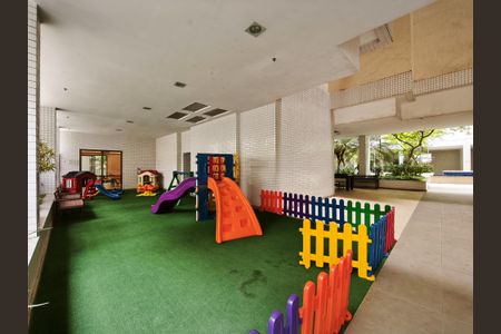 Apartamento à venda com 273m², 4 quartos e 3 vagasÁrea comum - Playground