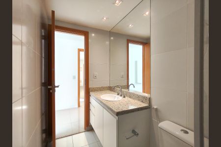 Apartamento à venda com 273m², 4 quartos e 3 vagasBanheiro da Suíte 3