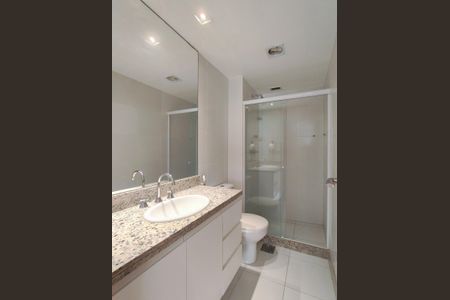 Apartamento à venda com 273m², 4 quartos e 3 vagasBanheiro da Suíte 2