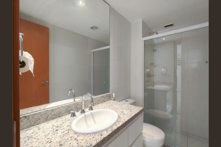 Apartamento à venda com 273m², 4 quartos e 3 vagasBanheiro da Suíte 2