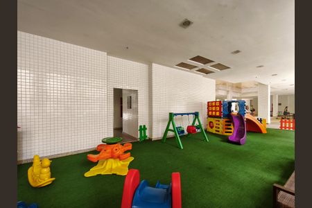 Apartamento à venda com 273m², 4 quartos e 3 vagasÁrea comum - Playground