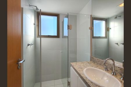 Apartamento à venda com 273m², 4 quartos e 3 vagasBanheiro da Suíte 1