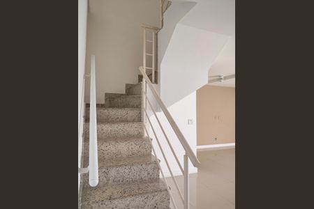 Apartamento à venda com 273m², 4 quartos e 3 vagasEscada