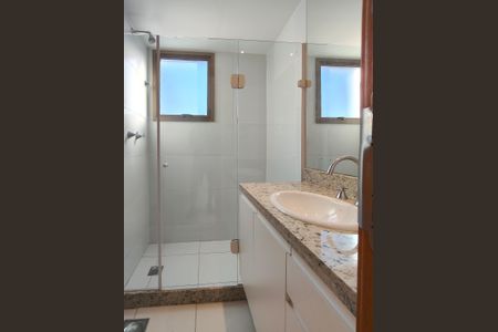 Apartamento à venda com 273m², 4 quartos e 3 vagasBanheiro da Suíte 1