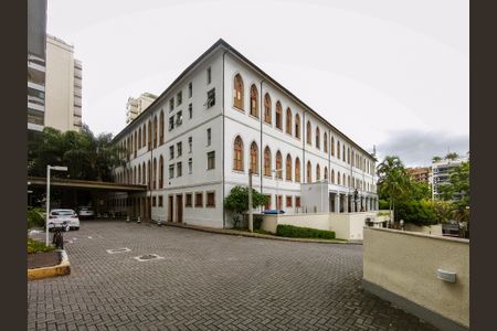 Apartamento à venda com 273m², 4 quartos e 3 vagasFachada e portaria