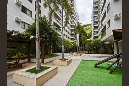 Apartamento à venda com 273m², 4 quartos e 3 vagasÁrea comum - Playground