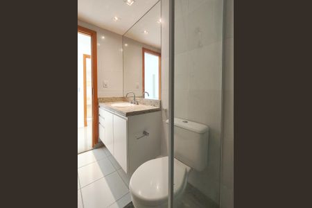 Apartamento à venda com 273m², 4 quartos e 3 vagasBanheiro da Suíte 3