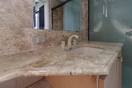 Apartamento para alugar com 305m², 5 quartos e 2 vagas Apartamento para alugar com 305m², 5 quartos e 2 vagasBanheiro da Suíte 1