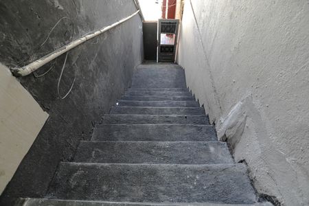 Casa para alugar com 40m², 2 quartos e 1 vaga Casa para alugar com 40m², 2 quartos e 1 vagaEscada