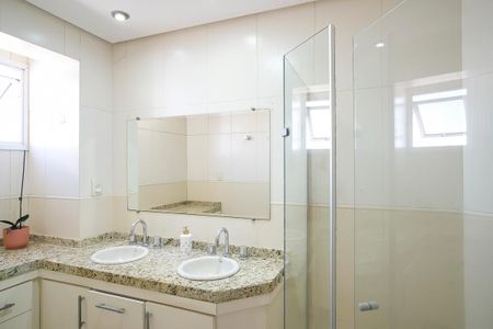 Apartamento à venda com 188m², 3 quartos e 2 vagasBanheiro da suíte