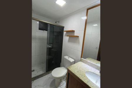 Banheiro de apartamento para alugar com 2 quartos, 57m² em Bangu, Rio de Janeiro