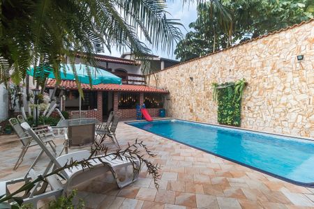 Casa para alugar com 454m², 3 quartos e 4 vagas Casa para alugar com 454m², 3 quartos e 4 vagasPiscina