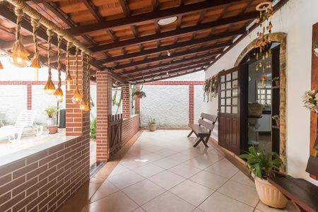 Casa para alugar com 454m², 3 quartos e 4 vagas Casa para alugar com 454m², 3 quartos e 4 vagasVaranda