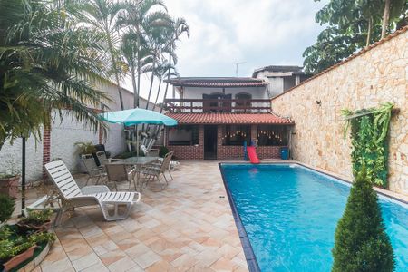 Casa para alugar com 454m², 3 quartos e 4 vagas Casa para alugar com 454m², 3 quartos e 4 vagasPiscina