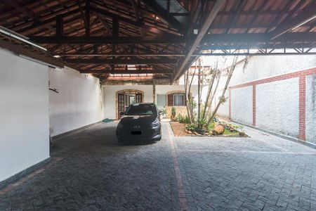 Casa para alugar com 454m², 3 quartos e 4 vagas Casa para alugar com 454m², 3 quartos e 4 vagasGaragem