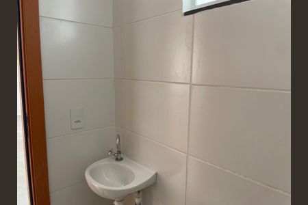 Casa para alugar com 47m², 2 quartos e 1 vaga Casa para alugar com 47m², 2 quartos e 1 vagaBanheiro