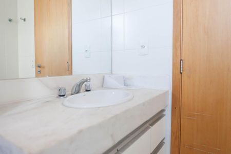 Apartamento para alugar com 66m², 2 quartos e 2 vagasBanheiro suite 