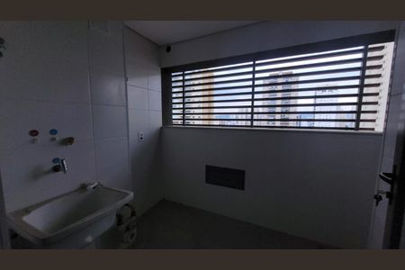 Apartamento à venda com 167m², 3 quartos e 3 vagas Apartamento à venda com 167m², 3 quartos e 3 vagasÁrea de serviço