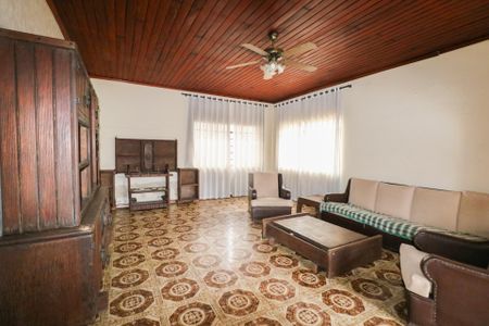 Casa à venda com 270m², 4 quartos e 2 vagasSala