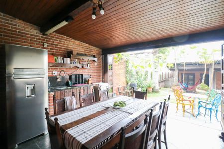 Casa à venda com 270m², 4 quartos e 2 vagasCozinha Externa - Área Gourmet