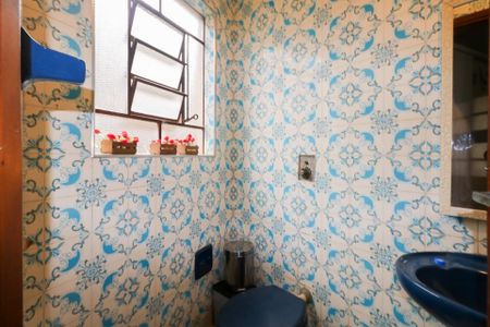 Casa à venda com 270m², 4 quartos e 2 vagasBanheiro 2