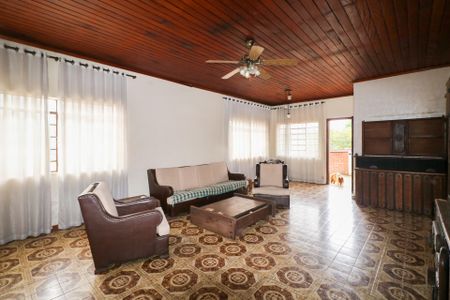 Casa à venda com 270m², 4 quartos e 2 vagasSala