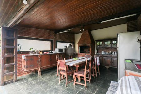 Casa à venda com 270m², 4 quartos e 2 vagasCozinha Externa - Área Gourmet