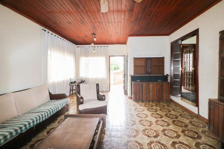 Casa à venda com 270m², 4 quartos e 2 vagasSala