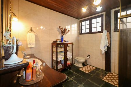 Casa à venda com 270m², 4 quartos e 2 vagasBanheiro 1