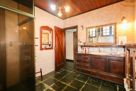 Casa à venda com 270m², 4 quartos e 2 vagasBanheiro 1