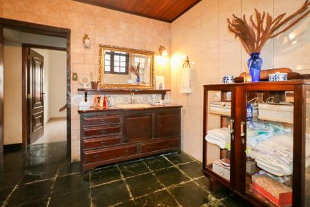 Casa à venda com 270m², 4 quartos e 2 vagasBanheiro 1