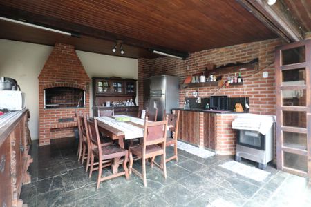 Casa à venda com 270m², 4 quartos e 2 vagasCozinha Externa - Área Gourmet