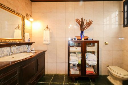 Casa à venda com 270m², 4 quartos e 2 vagasBanheiro 1