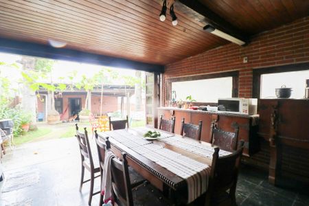 Casa à venda com 270m², 4 quartos e 2 vagasCozinha Externa - Área Gourmet