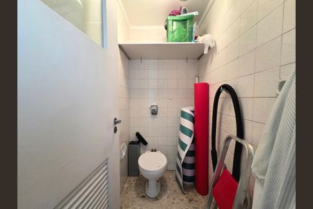 Apartamento para alugar com 72m², 2 quartos e 2 vagasBanheiro de serviço