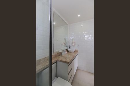 Apartamento à venda com 64m², 2 quartos e 2 vagas Apartamento à venda com 64m², 2 quartos e 2 vagasBanheiro da suíte
